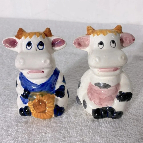 Vintage  Ceramic Cow Salt & Pepper Shakers - Picture 1 of 8